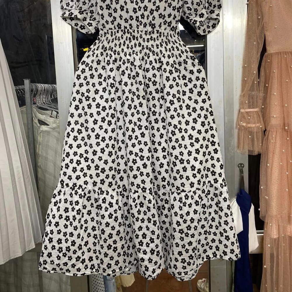 Black & White Floral Puff Sleeve Midi Dress - Picture 3 of 4